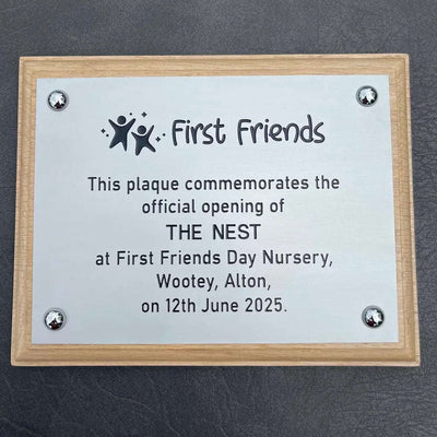 Oak Wood Plaque with 7" x 5" Aluminium Plate - Engraveitnow Ltd