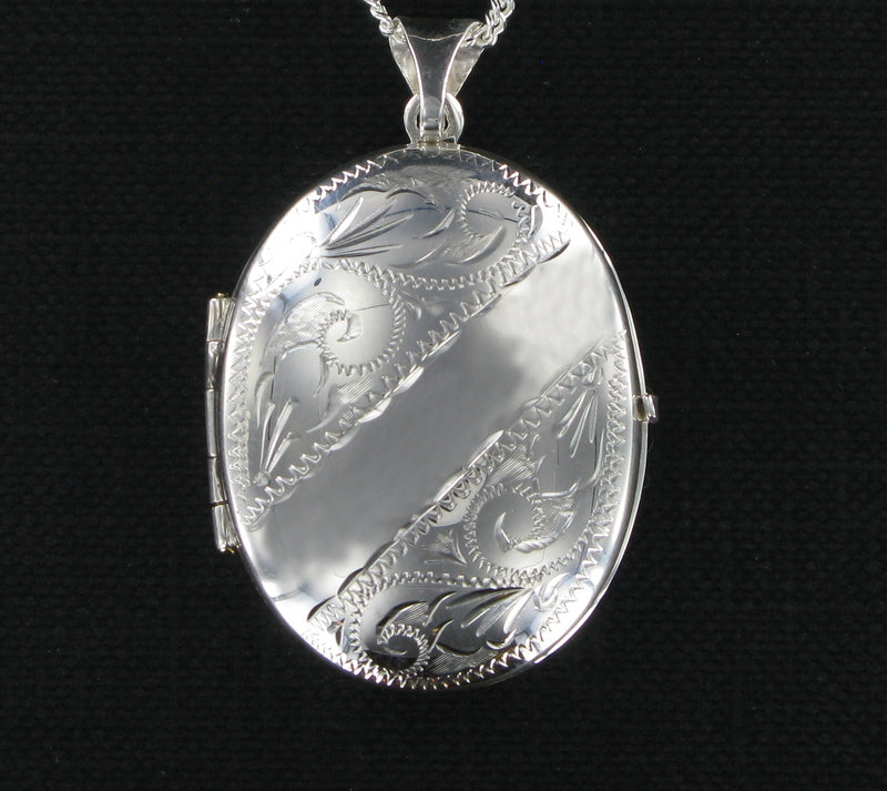 Family Locket Oval & 20" Curb Chain