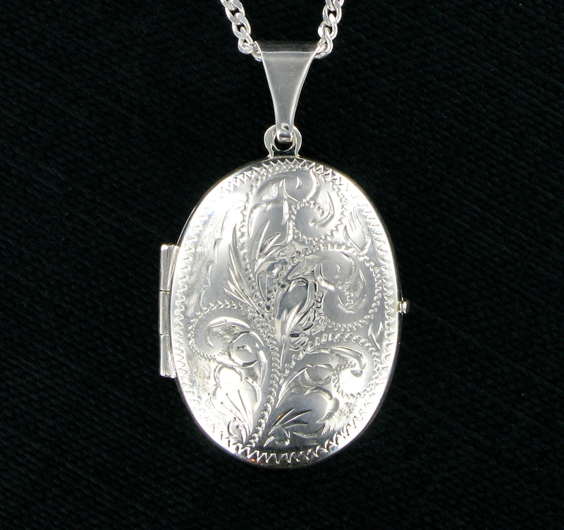 Cut Patterned Oval Locket & 18" Curb Chain
